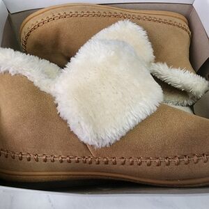 Minnetonka Cinnamon Bootie Slippers